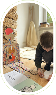 Dzieci podczas zajęć w Place I Need Academy