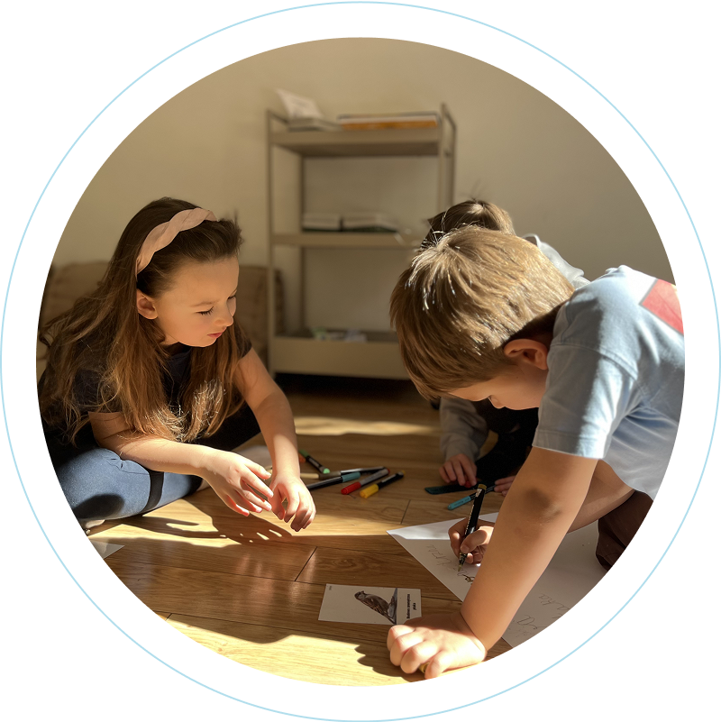 Dzieci podczas zajęć w Place I Need Academy