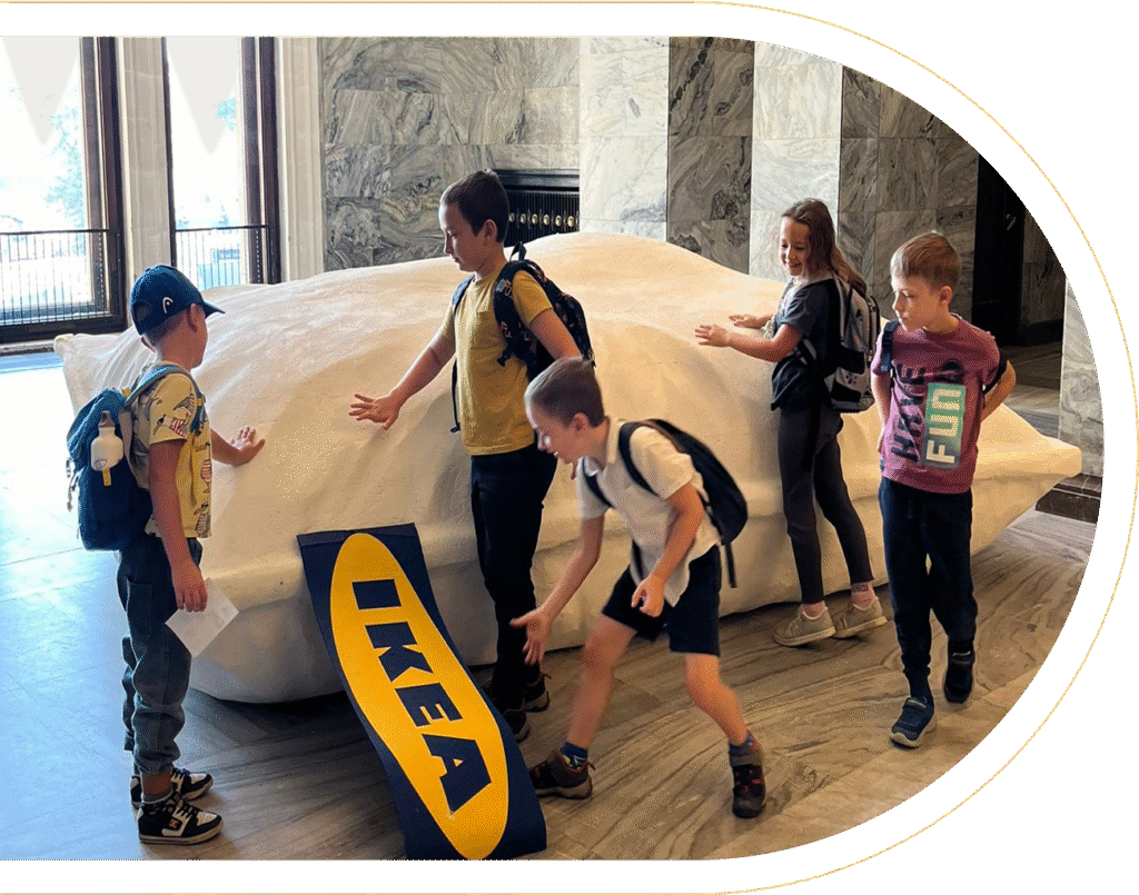 Dzieci podczas zajęć w Place I Need Academy